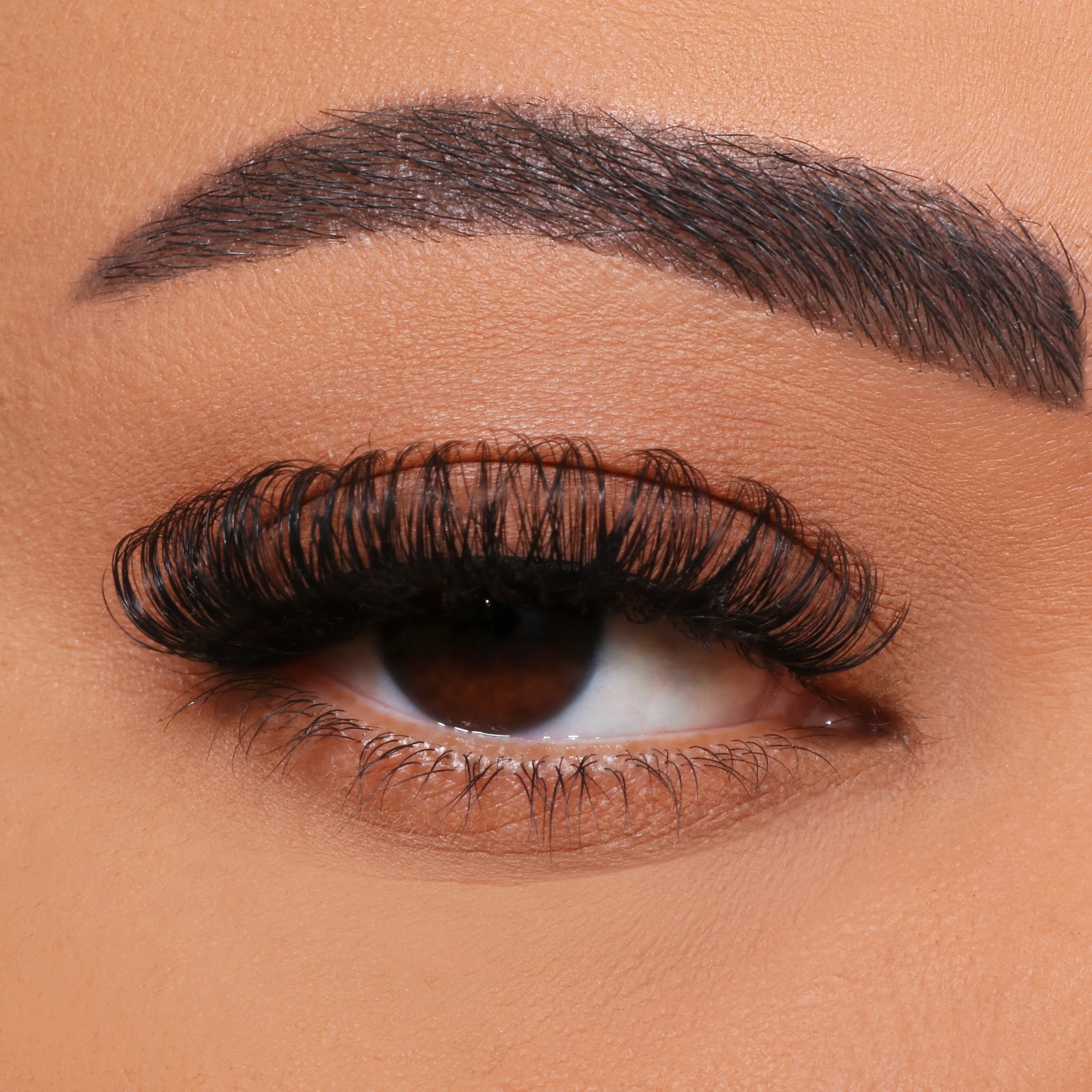 Как делать многоцветные ресниц?